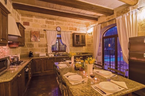 Chateau Kitchen 4