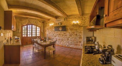 Strawberry Kitchen 1