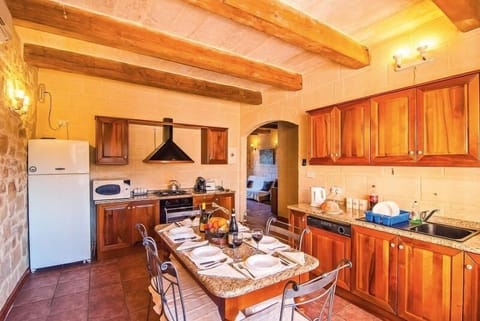 Strawberry Kitchen 3