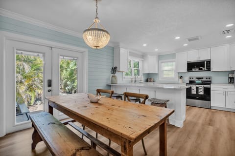 Main House - Dining Area into Kitchen