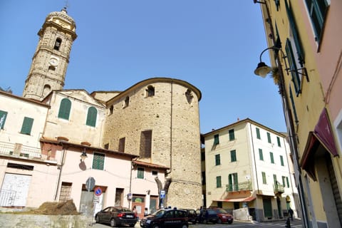 Area that directly surrounds the property