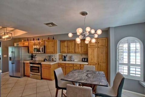 Kitchen & Bistro Table