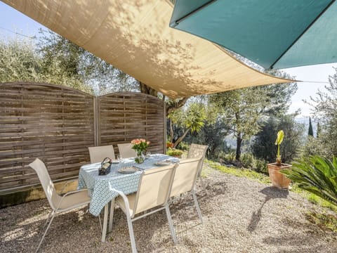Plant, Table, Property, Furniture, Chair, Building, Shade, Flowerpot, Outdoor Table, Outdoor Furniture