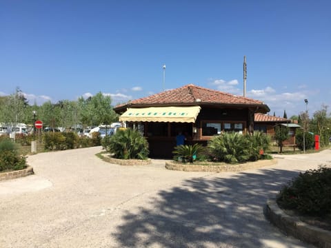 Area that directly surrounds the property. Front desk