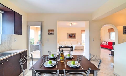 Dining area. Mare Blue Villa | HotelPraxis Group