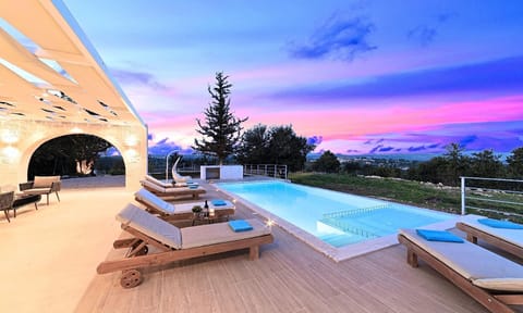 Pool. Orientem Villa | HotelPraxis Group