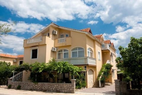 Haus Tina