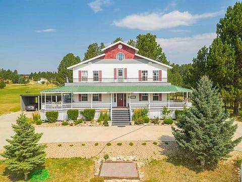 "Eagles Landing Lodge"