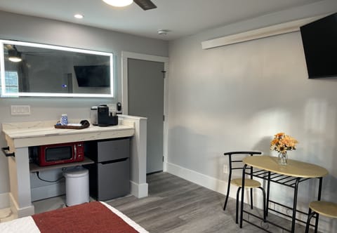 "The Bald Eagle" - Suite 202 with a King Bed, full private bath, A/C, Fridge