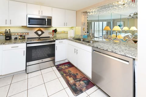 Completely Furnished Full Size Kitchen, granite top, stainless steel appliances