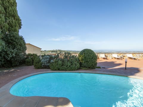 Water, Sky, Property, Swimming Pool, Plant, Azure, Leisure, Real Estate, Composite Material, Landscape