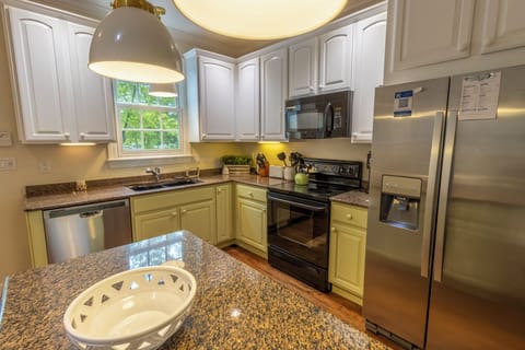 Main Level | Kitchen