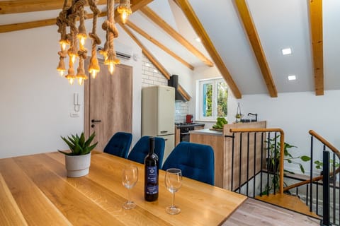 Dining area for 6 people