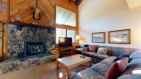 Living Room, Indoors, Room, Couch, Furniture