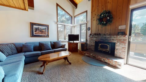 Flooring, Living Room, Indoors, Room, Couch