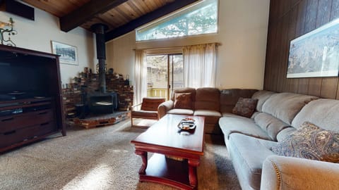 Living Room, Room, Indoors, Flooring, Couch