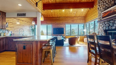 Indoors, Hardwood, Stained Wood, Kitchen, Screen