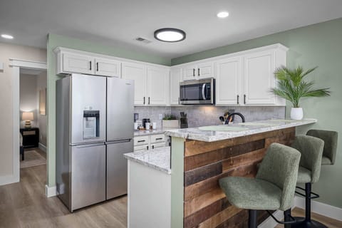 Bright, fully-equipped kitchen for your convenience.