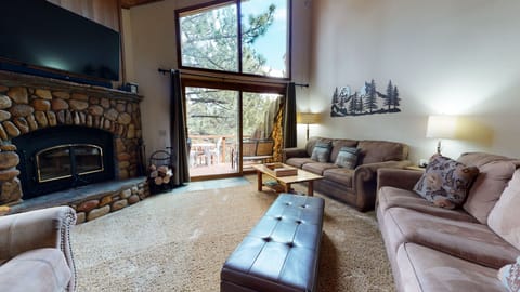 Living Room, Indoors, Room, Flooring, Furniture