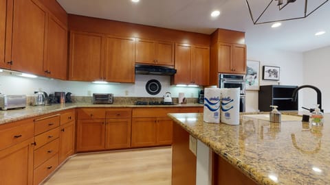 Flooring, Room, Indoors, Kitchen, Hardwood