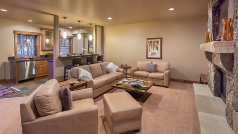 Chalet Fuego - Family room, wet bar, lower level