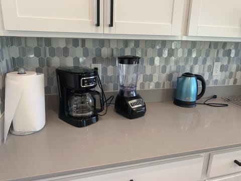 Coffee maker, blender, hot water heater, kitchen towel are provided