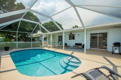 Pool side, sunshine,  BBQ, Relax. PRIVATE

Pool is 3.5'-5.5'