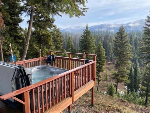 Hot tub with a view of the mountains. (Temporarily unavailable)