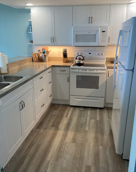 Bright and fully equipped kitchen