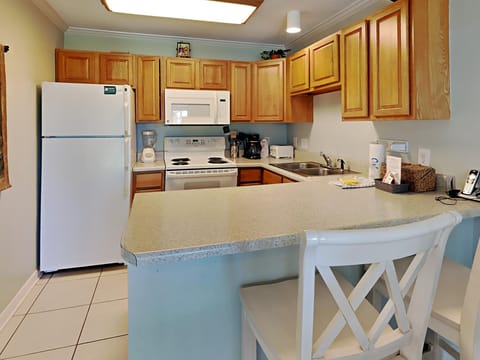 Kitchen - Breakfast Bar Seats 2