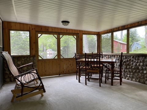 Screen porch