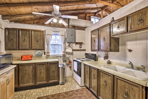 Kitchen | Keurig Coffee Maker w/ K-Cups | Toaster