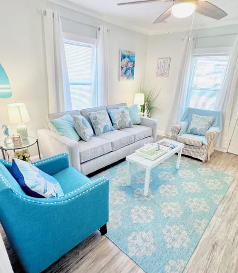 Living room with plenty seating 