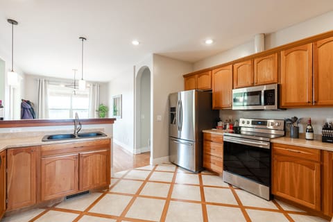 Full kitchen with plenty of space to cook!