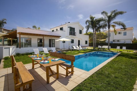'The Apple Tree Villa,' Beautiful and Spacious 3 Bedroom Protaras Villa