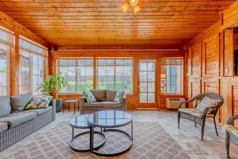 Furniture, Table, Indoors, Room, Coffee Table