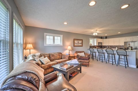 Living Room | Free WiFi | Central Heat & A/C