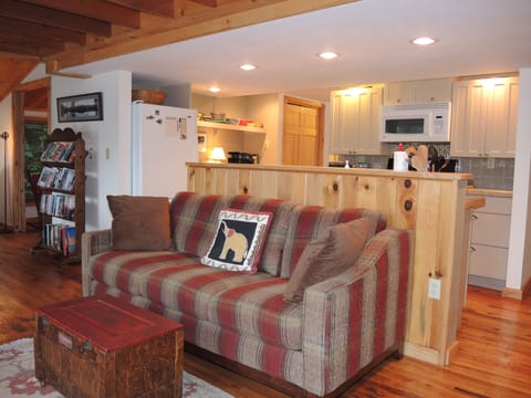 Flow from living to kitchen