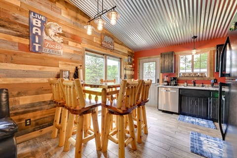 Dining Table | Dishware & Flatware Provided