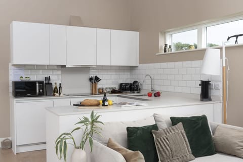 Kitchen with microwave, toaster and kettle - Salt Life, Dunes at Upton Towans