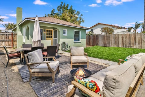 Welcome to our cozy beach Bungalow, built in the 1920s. 