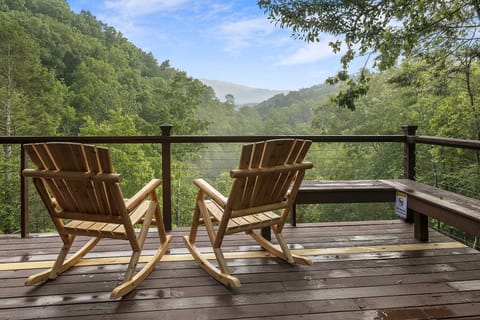 Awe that view and privacy! Connect with nature
