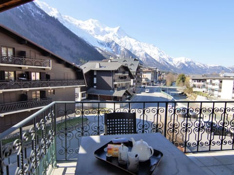 Sky, Mountain, Cloud, Property, Snow, Building, Table, Tableware, Fence, Slope