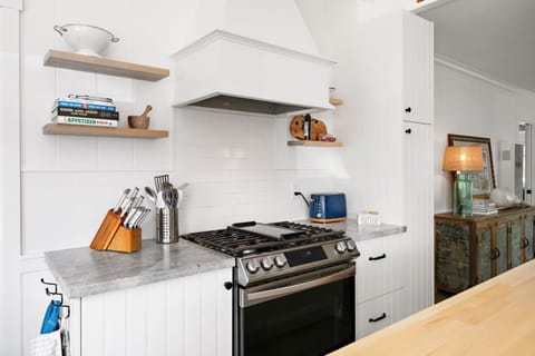 Samsung Stove with air fryer.  Fully stocked pots pans knifes cooking utensils.