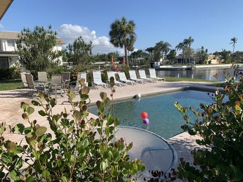 Hurricane Ian removed the screen cage! 09/28/2022 see pictures.