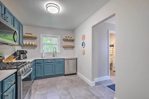 Kitchen | Dishware/Flatware