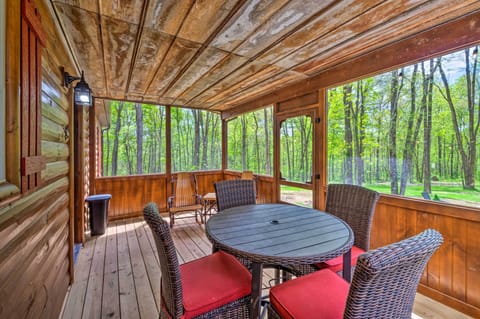 Screened Porch | Dining Area