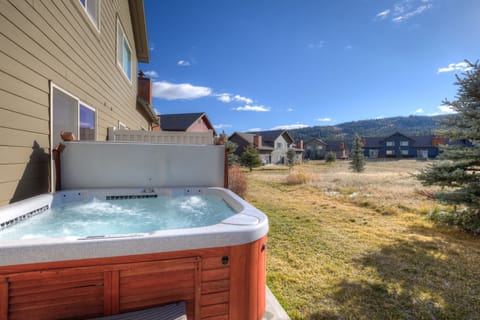 Have a glass of wine in the hot tub | Exterior