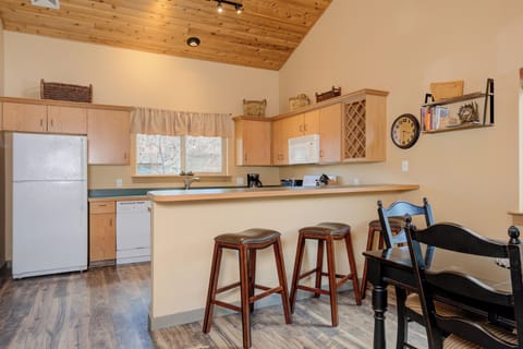 Have breakfast at the bar | Main Level