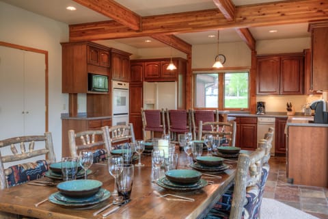 The large table can fit everyone | Main Level